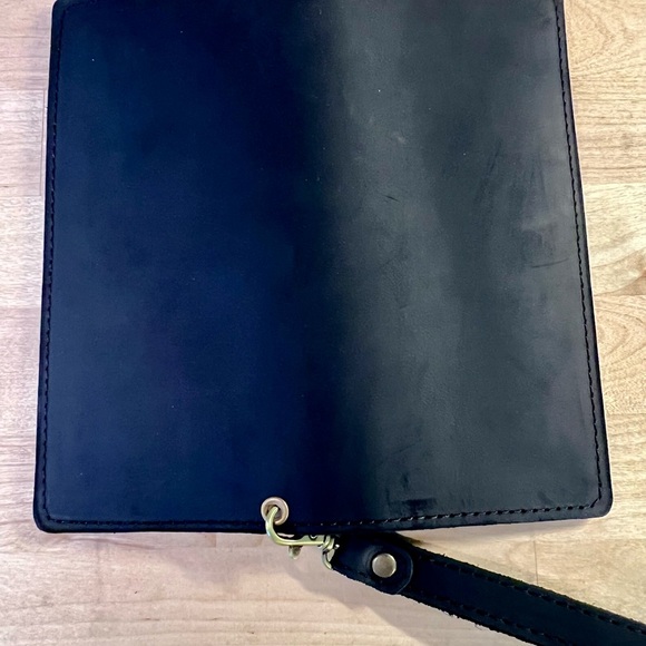 ❌ SOLD ❌ Handmade leather travel passport wristlet wallet. Brand new. - Picture 3 of 4